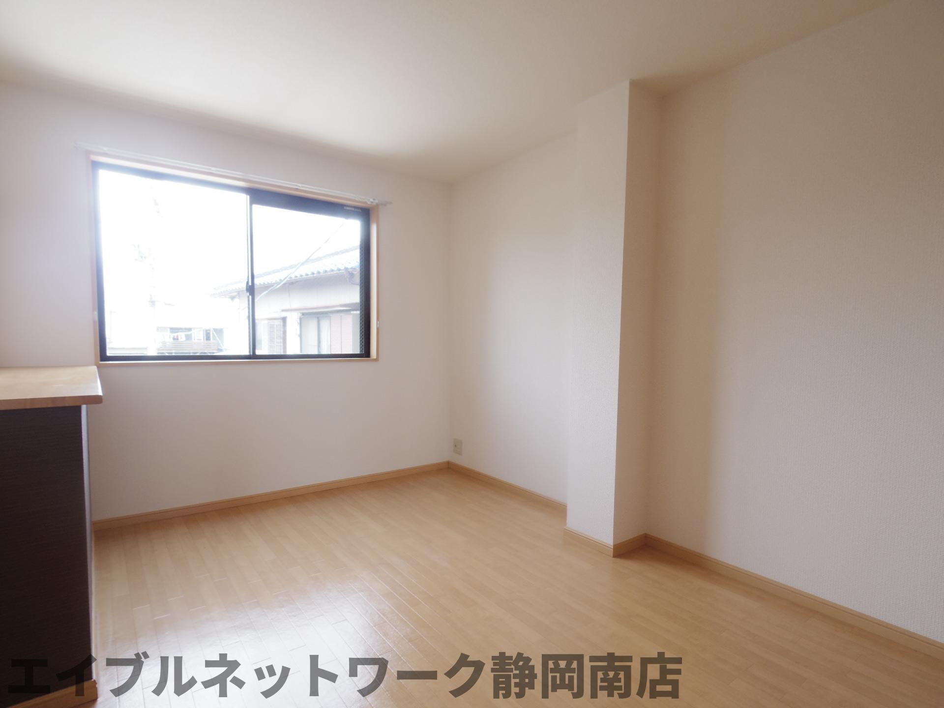 その他　明るい洋室です