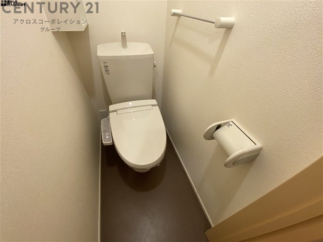 トイレ　温水洗浄便座付きです☆