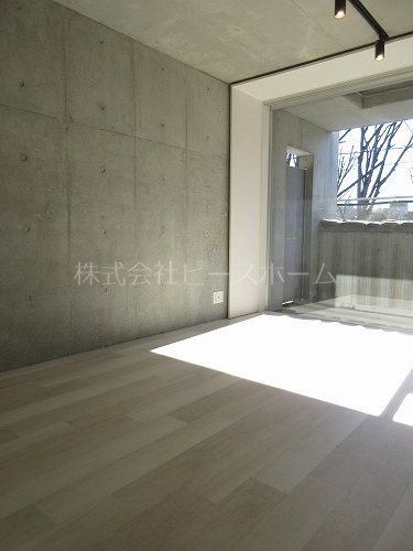 居室・リビング　別号室参考写真