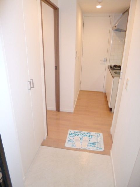 玄関　★下駄箱付きで玄関すっきり★
