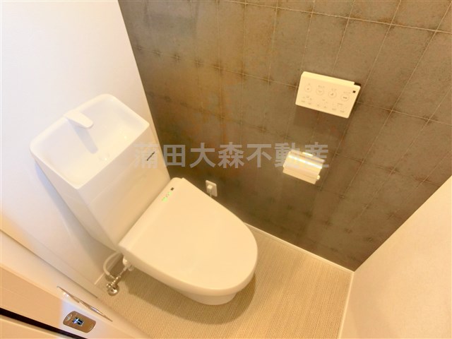 トイレ　温水洗浄便座付きのトイレ