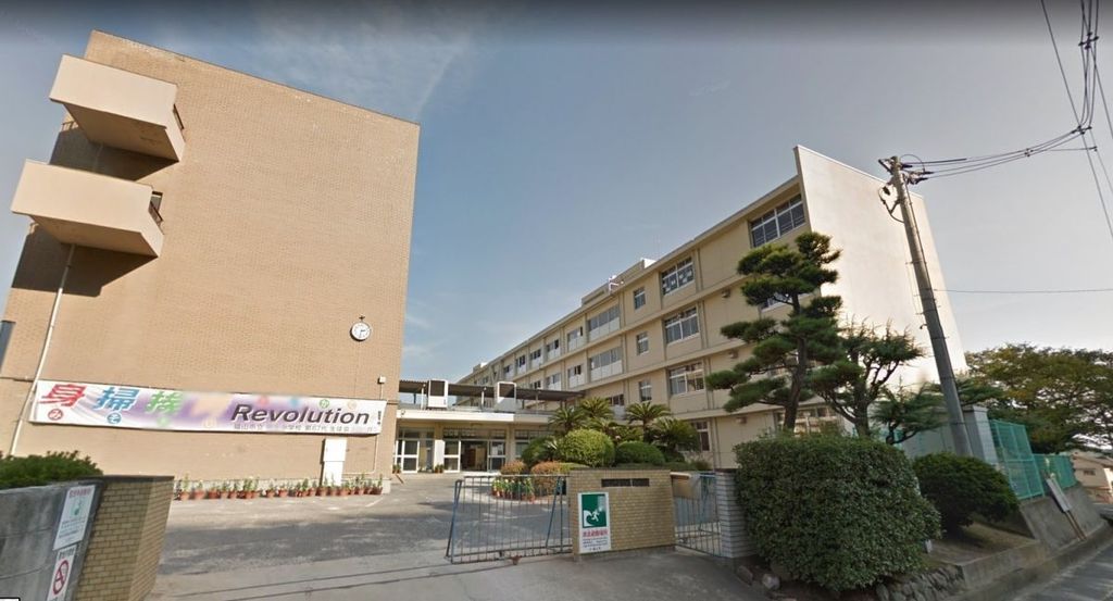 中学校　福山市立向丘中学校（中学校）まで720m