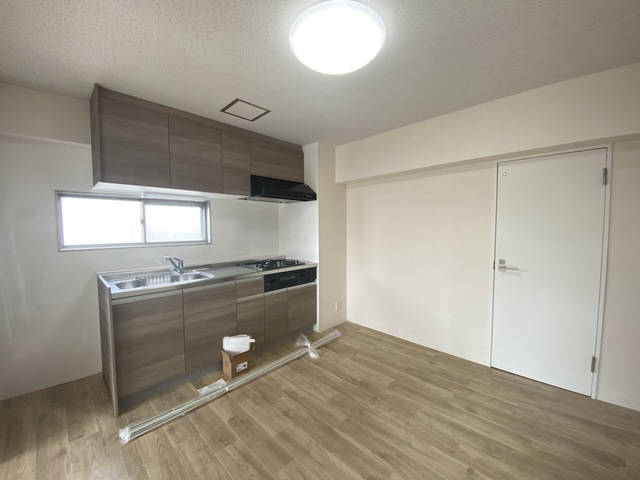 居室・リビング　綺麗にリノベーションされたお部屋です。