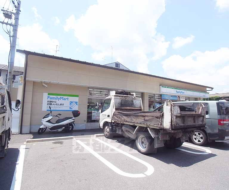 コンビニ　ファミリーマート 京都山科大宅店（コンビニ）まで494m