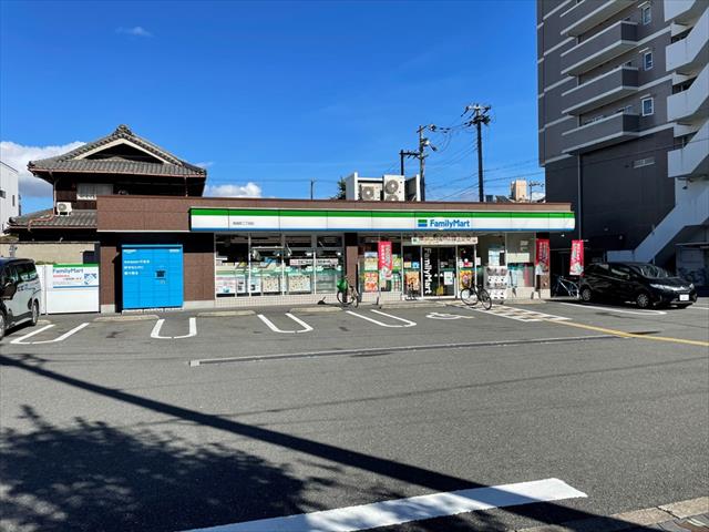コンビニ　ファミリーマート（コンビニ）まで685m