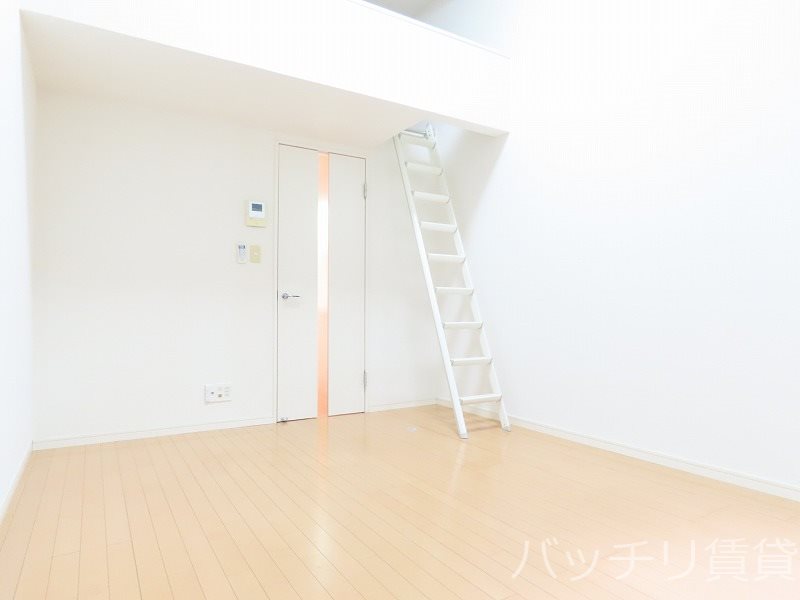 居室・リビング　別号室タイプの為、現状を優先致します。