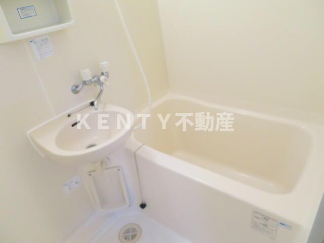 バス・シャワールーム　コンパクトで使いやすいお風呂です