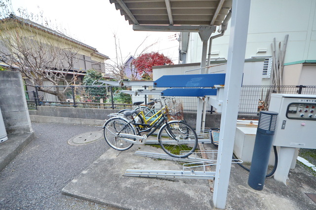 その他共有部分　～自転車はこちらへ～