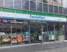 コンビニ　ファミリーマート市谷本村町店（コンビニ）まで150m