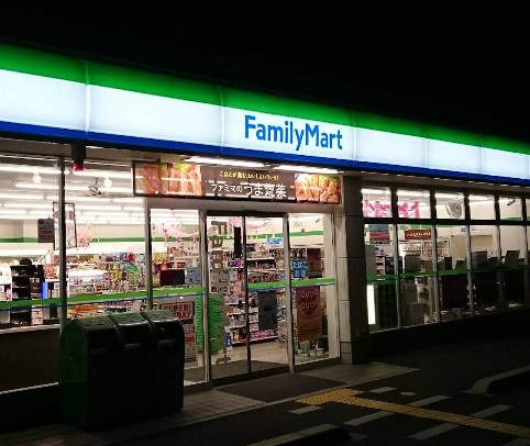 コンビニ　ファミリーマート豊中岡町北店（コンビニ）まで377m