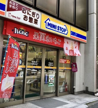 コンビニ　ミニストップ神田鍛冶町店（コンビニ）まで142m
