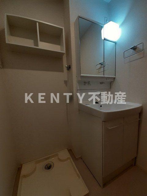 洗面設備　明るい洗面所です