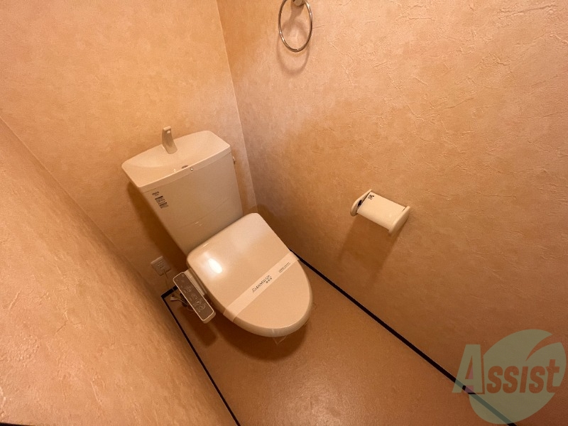 トイレ　温水洗浄付きのトイレになります。快適でいいですね。