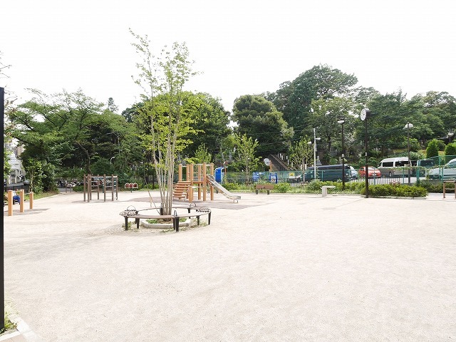 その他　目の前が公園