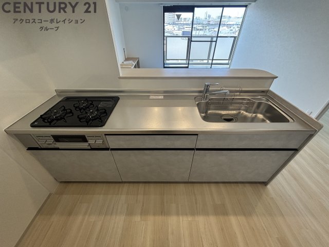 キッチン　３口ガスコンロ付で機能的なキッチンです！