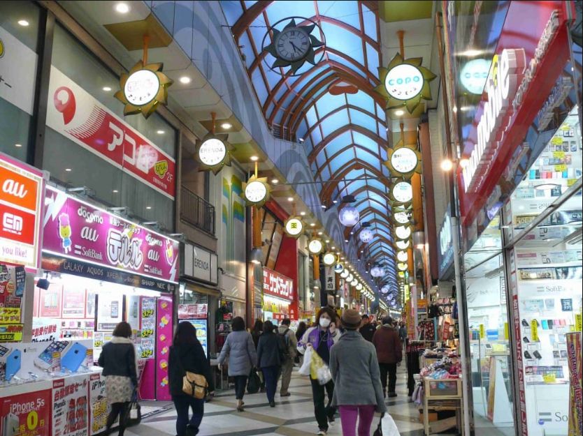 その他　中野駅北口に伸びるサンモール商店街