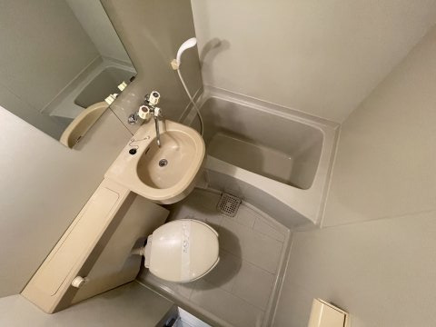 バス・シャワールーム　落ち着いた空間のお風呂です