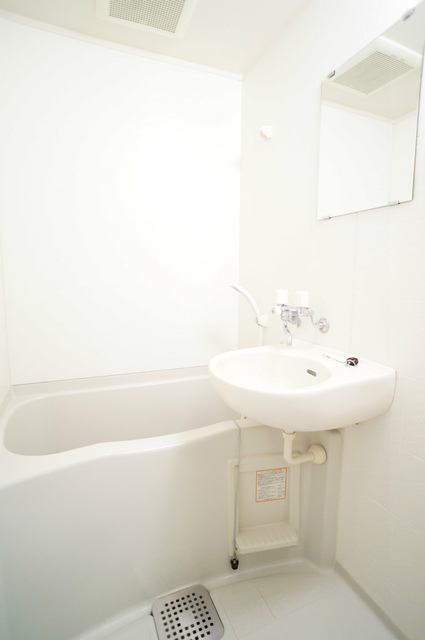 バス・シャワールーム　参考写真（同建物別部屋のものです）