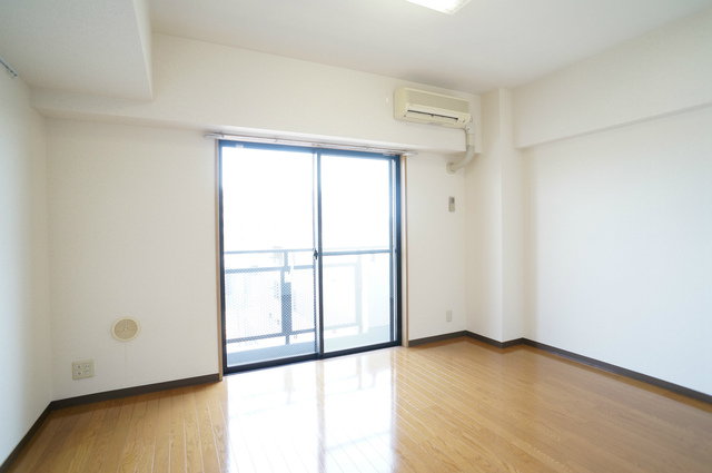 居室・リビング　参考写真（同建物別部屋のものです）
