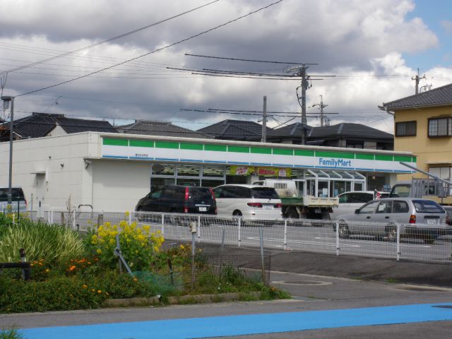コンビニ　ファミリーマート（コンビニ）まで350m