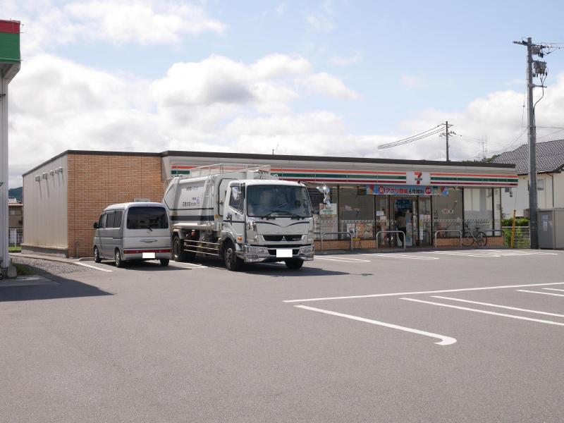 コンビニ　セブンイレブン（コンビニ）まで400m