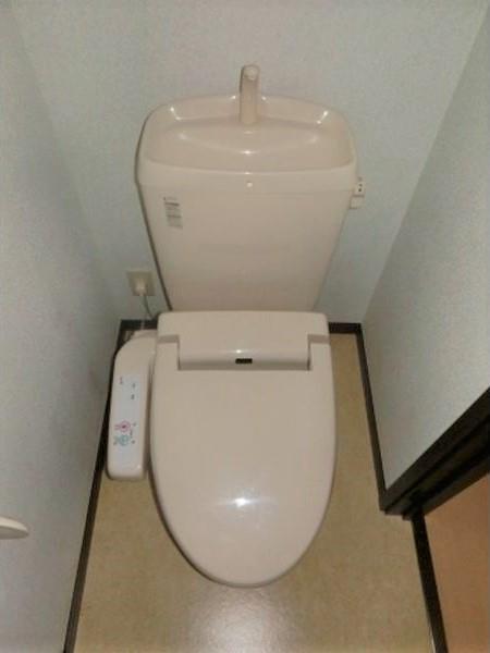 トイレ　温水洗浄機能付き