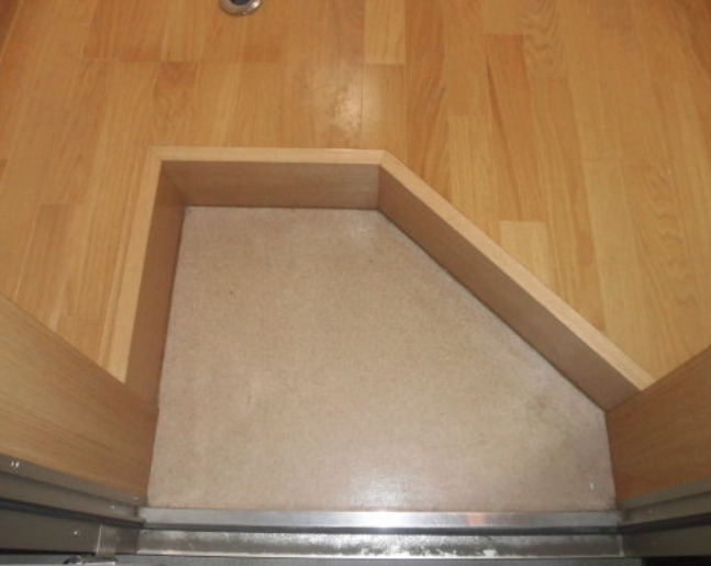 玄関　別部屋の画像を使用しております。