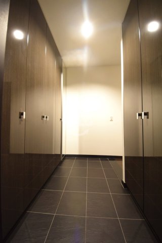 玄関　アルグラッドザタワー心斎橋　玄関
