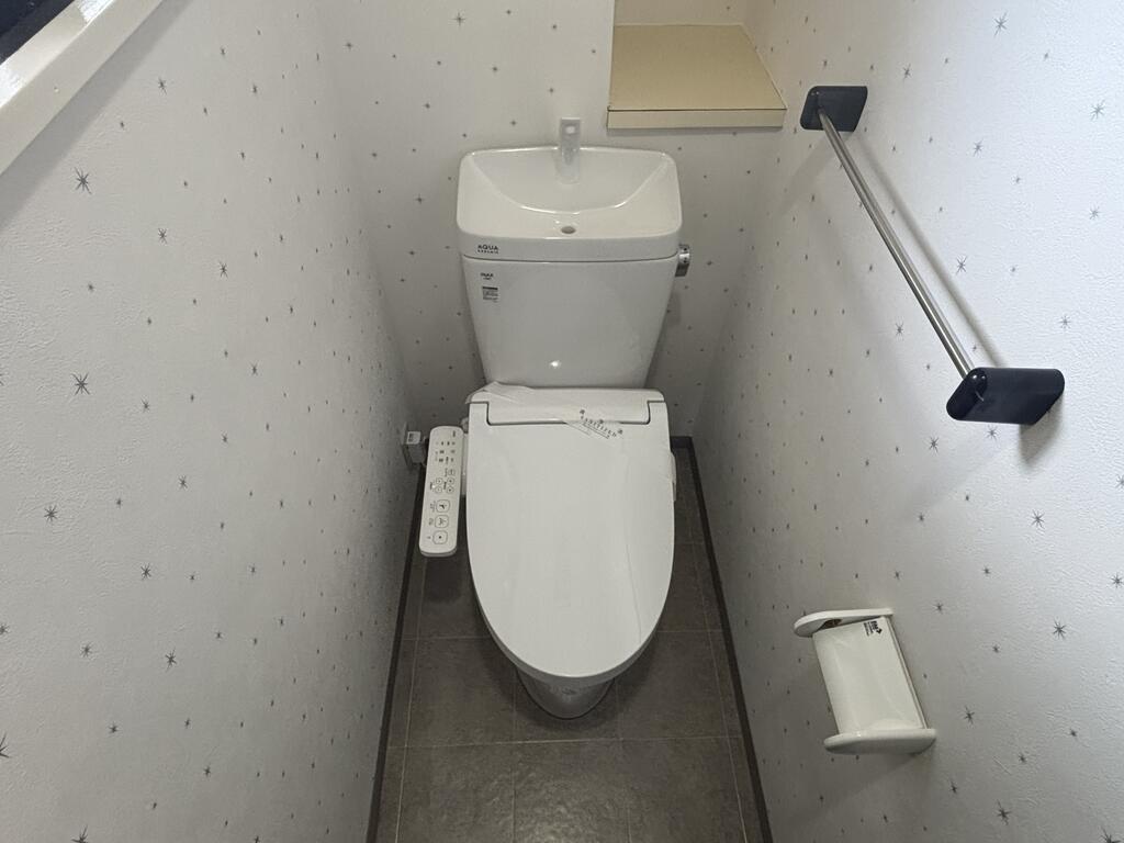 地下鉄空港線 藤崎駅 徒歩12分 7階建 築40年のトイレ写真
