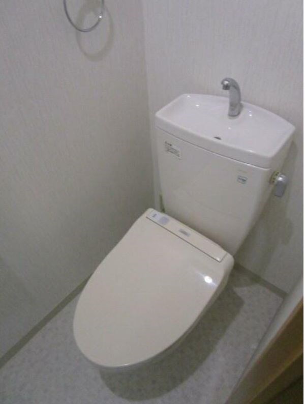 トイレ　※参考写真（同物件別部屋です)