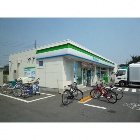 コンビニ　ファミリーマート（コンビニ）まで560m