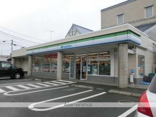 コンビニ　ファミリーマート（コンビニ）まで1424m