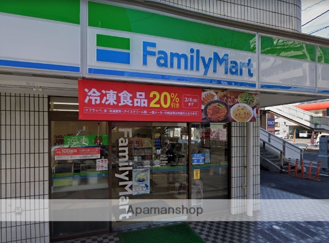 コンビニ　ファミリーマート（コンビニ）まで729m