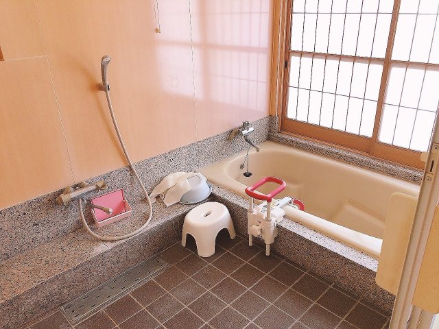 バス・シャワールーム　洗い場の広い浴室です