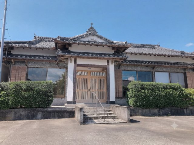 建物外観　立派な日本家屋の平屋建て