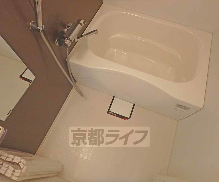 バス・シャワールーム　アクセントパネルがお洒落な浴室です。