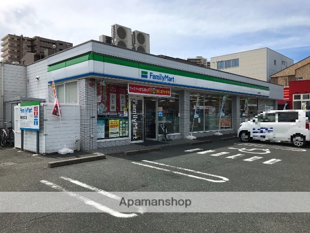 コンビニ　ファミリーマート（コンビニ）まで471m