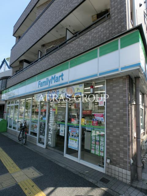 コンビニ　ファミリーマート上中里3丁目店（コンビニ）まで369m
