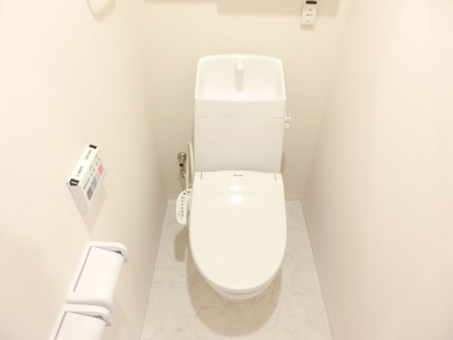 トイレ　同タイプの写真の為、実際とは異なります
