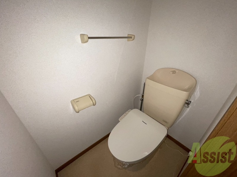 トイレ　シンプルなトイレです。問題なくお使いいただけます。