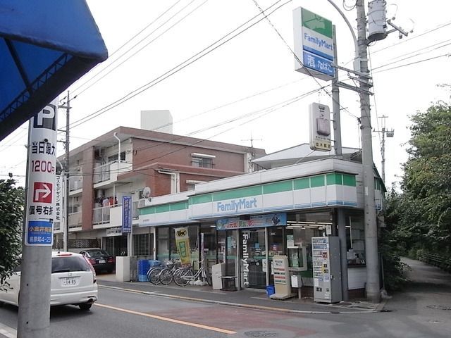 コンビニ　ファミリーマート（コンビニ）まで350m