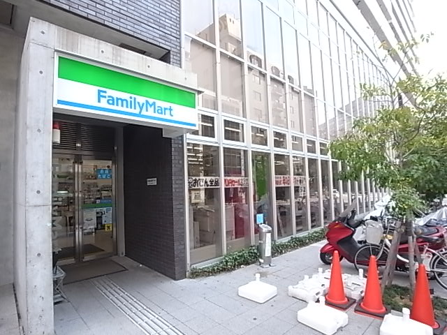 コンビニ　ファミリーマート（コンビニ）まで256m