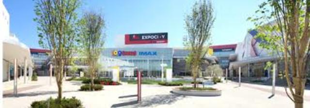 ショッピングセンター　ららぽーとEXPOCITY店（ショッピングセンター）まで1990m