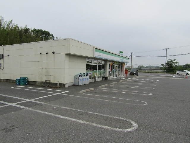 コンビニ　ファミリーマート茂原新小轡店（コンビニ）まで850m