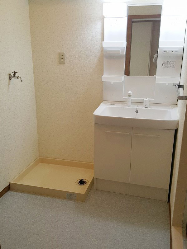 洗面設備　ゆったりとした脱衣場です！