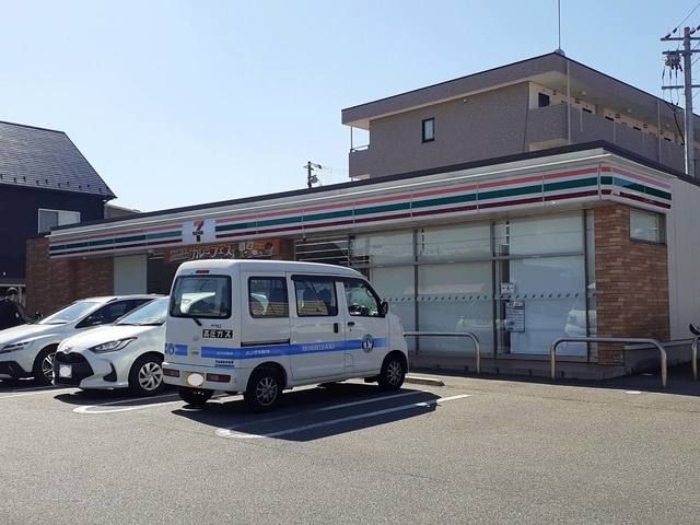 コンビニ　セブンイレブン様（コンビニ）まで640m
