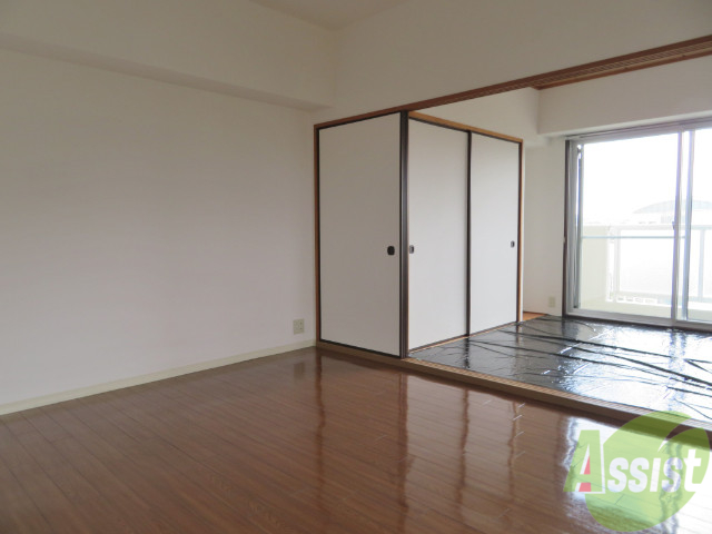 居室・リビング　陽の光が差し込む明るいお部屋は気持がいいですね。