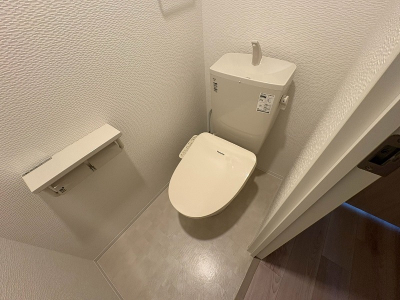 トイレ　シャワートイレになっているので快適です！