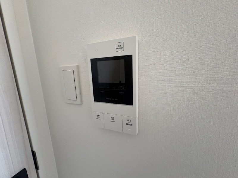 セキュリティ　モニタ付インターホンです。セキュリティ面も安心ですね！