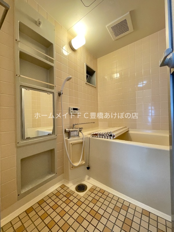 バス・シャワールーム　同型別部屋写真（反転）